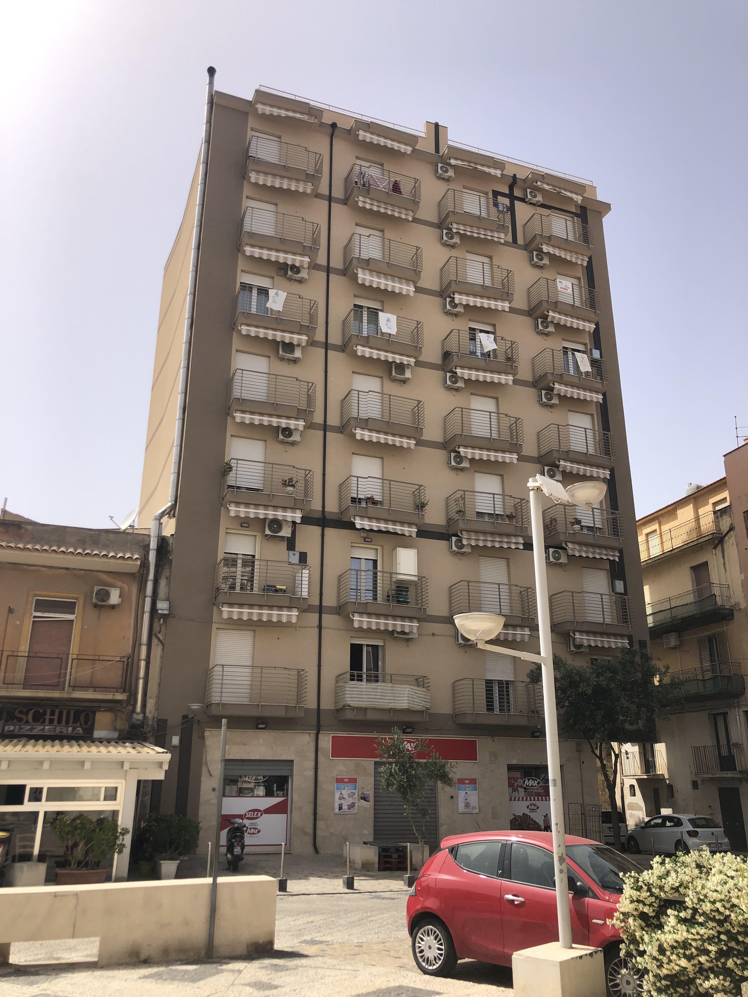 immobile appartamento all'asta in Piazza Salandra n 3, angolo via Senatore Damaggio - 93012 Gela (CL) - 1