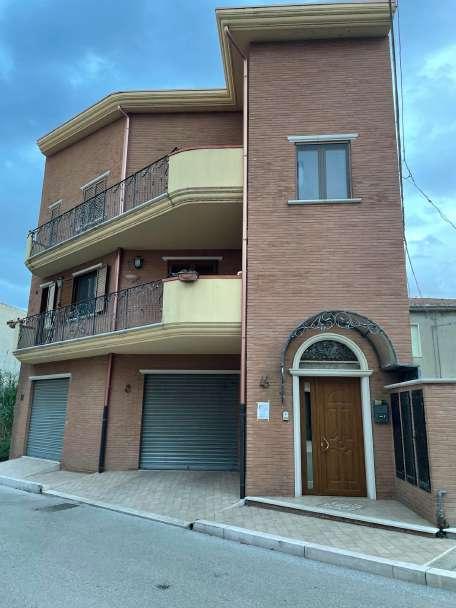 immobile appartamento all'asta in via Alessandro Manzoni n 46 - 71010 Lesina (FG) - 3