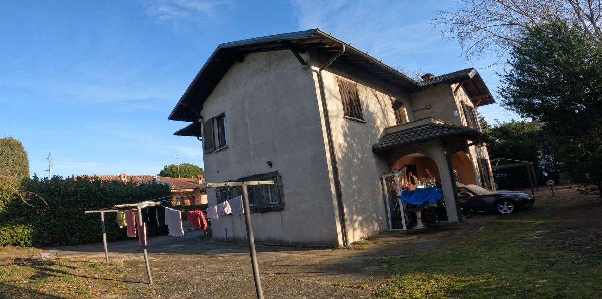immobile appartamento all'asta in Via Regina, 7, 22073 Fino Mornasco CO, Italia Fino Mornasco, Como - 2