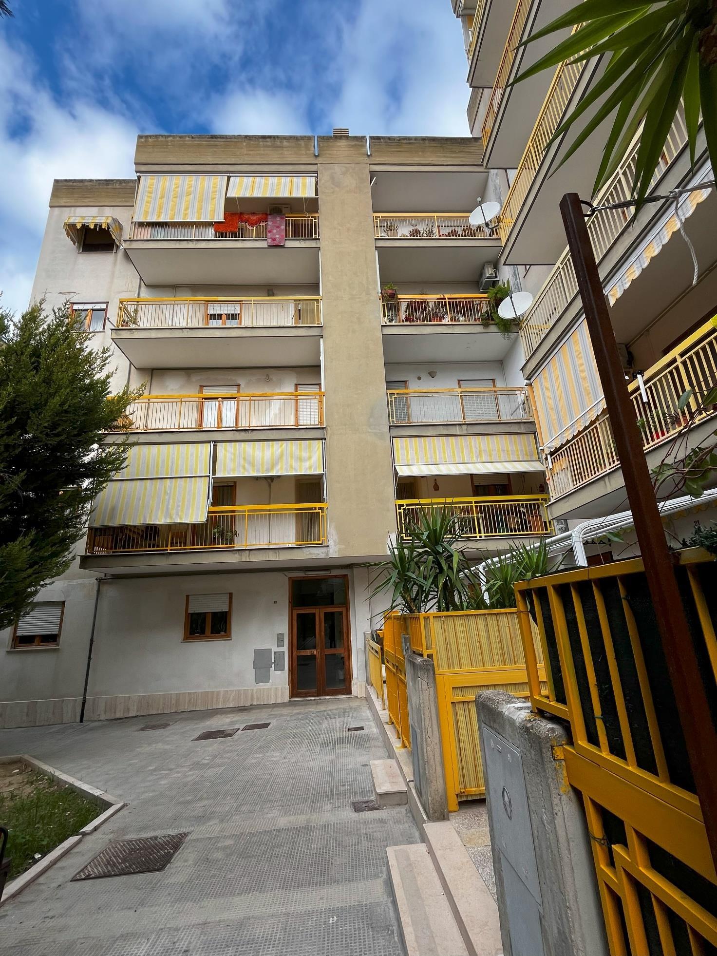 immobile appartamento all'asta in Via Giuseppe Di Vittorio n 19 - 76012 Canosa di Puglia (BT) - 2
