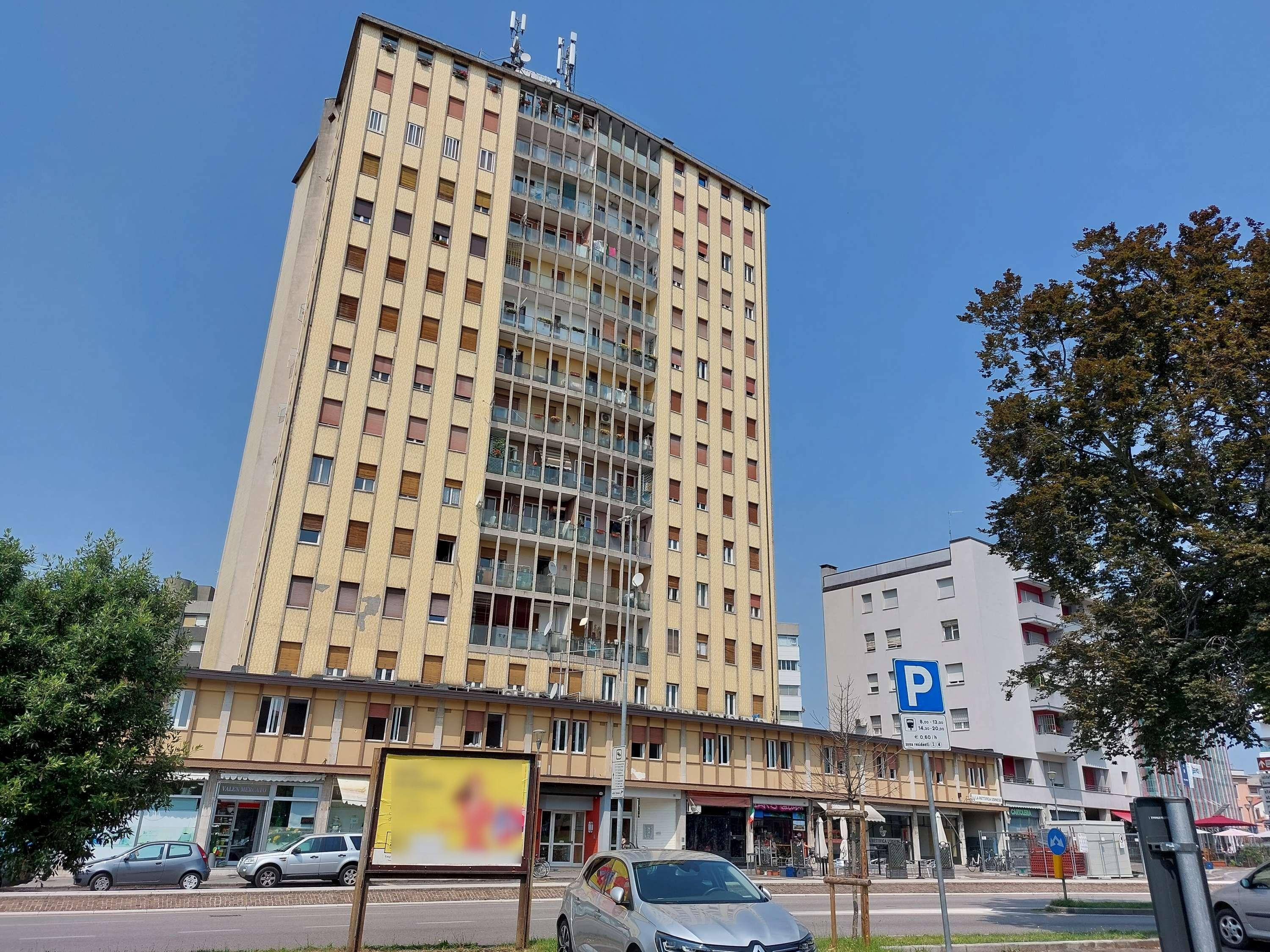 immobile appartamento all'asta in Piazzale Gio Batta Cella, 63 - 33100 Udine (UD) - 1