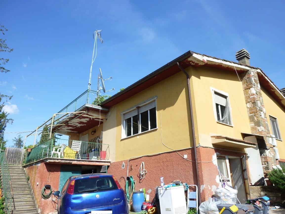 immobile appartamento all'asta in Via DEI CASTAGNI LOCALITA' FONTEVIVOLA 26 - 01015 Sutri (VT) - 2