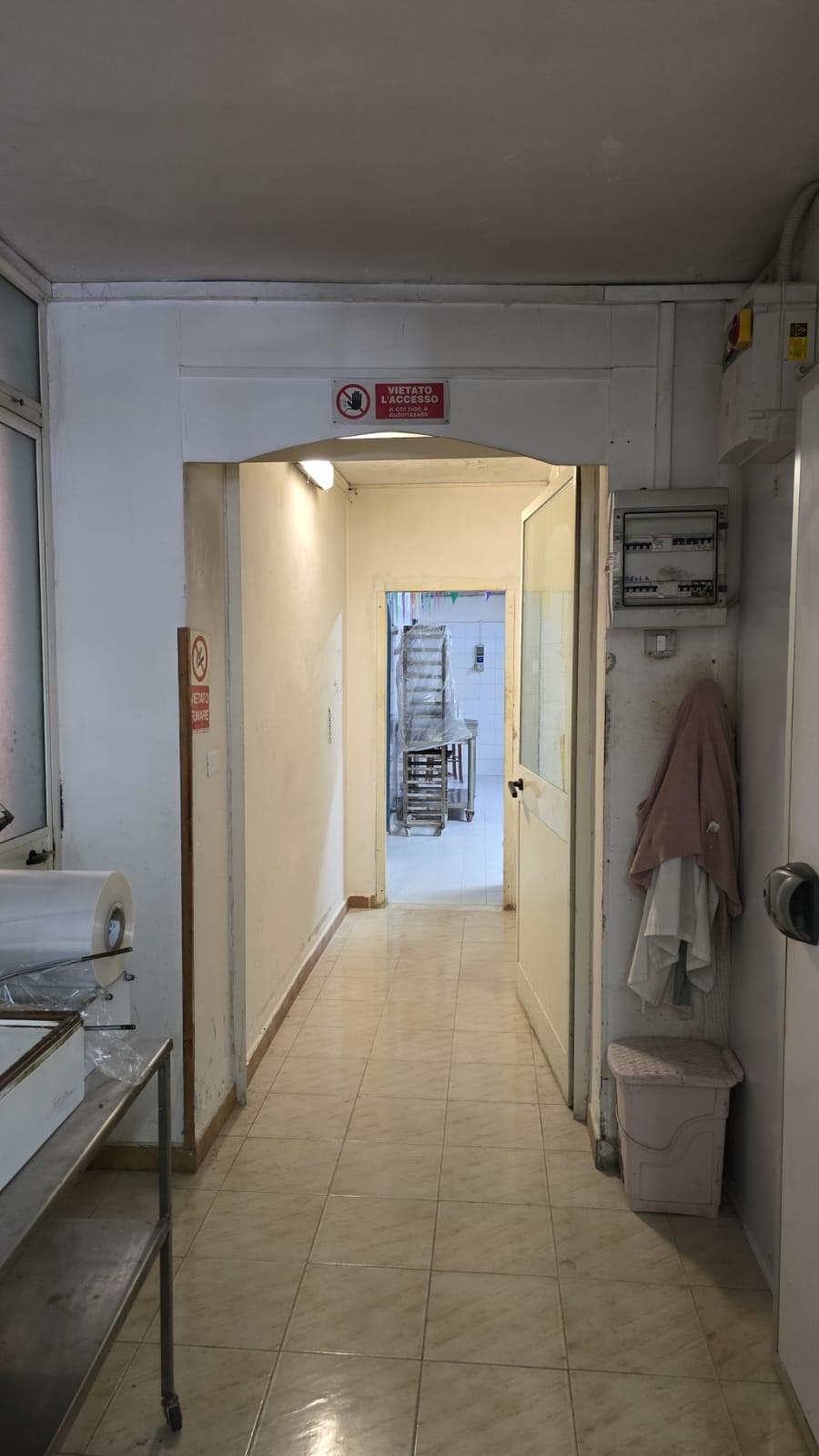immobile negozio all'asta in Via Gibuti, 48, 81020 Recale CE, Italia Recale, Caserta - 1
