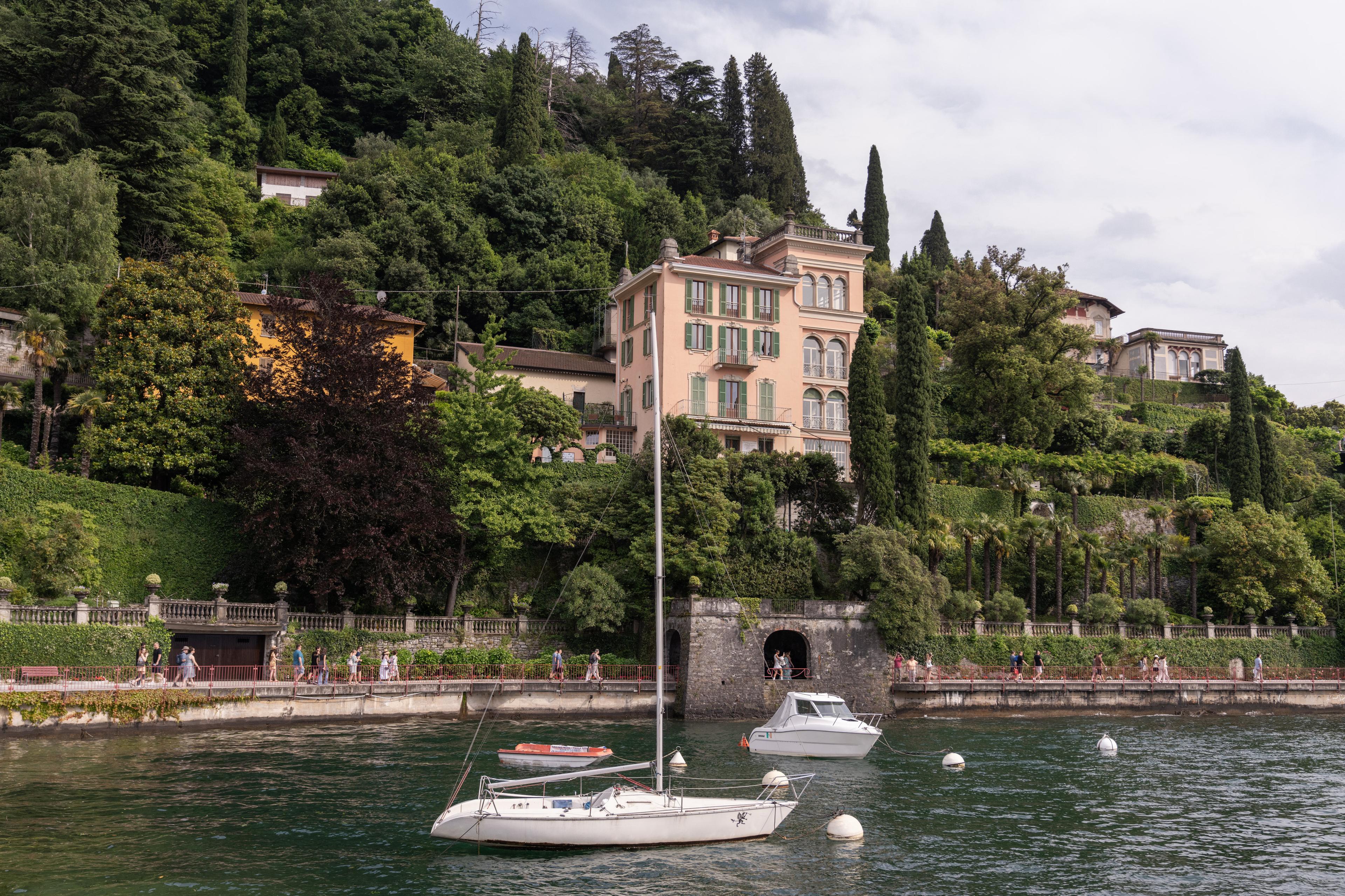 immobile villa all'asta in Via Corrado Venini n 47 - 49 - 23829 Varenna (LC) - 1