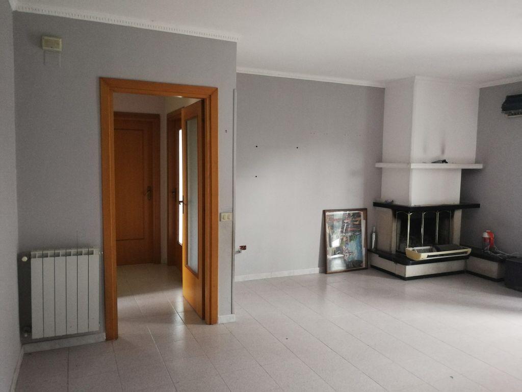 immobile appartamento all'asta in Località Piccilli - Via San Pietro n3 - 81044 Tora e Piccilli (CE) - 1