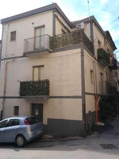immobile appartamento all'asta in Via Dante Alighieri 66-68 - 94019 Valguarnera Caropepe (EN) - 1