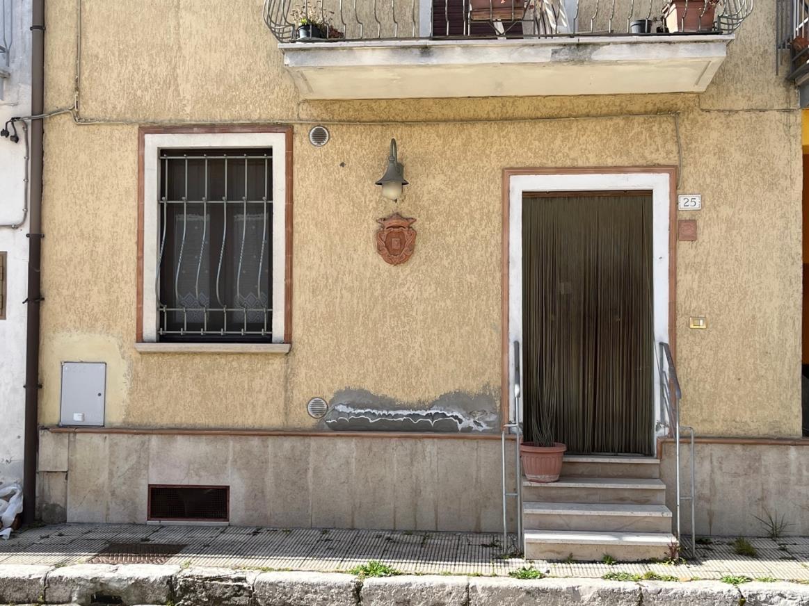 immobile appartamento all'asta in Via Ugo Foscolo, 25, 83041 Aquilonia AV, Italia Aquilonia, Avellino - 2