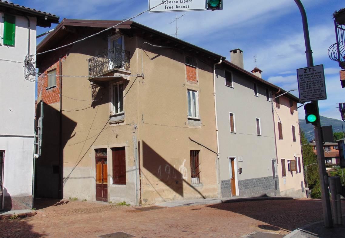 immobile appartamento all'asta in Piazzale PIAVE 2 - 21016 Luino (VA) - 1
