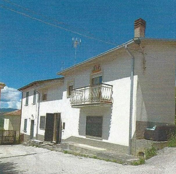 immobile appartamento all'asta in Via Riocco, 26, 67014 Capitignano AQ, Italia Capitignano, L'Aquila - 1