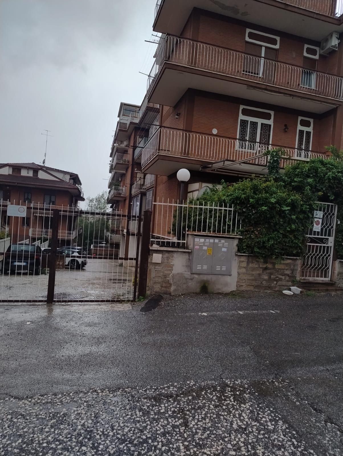 immobile appartamento all'asta in Via Montemaggiore Belsito, 23, 00132 Roma RM, Italia Roma, Roma - 3