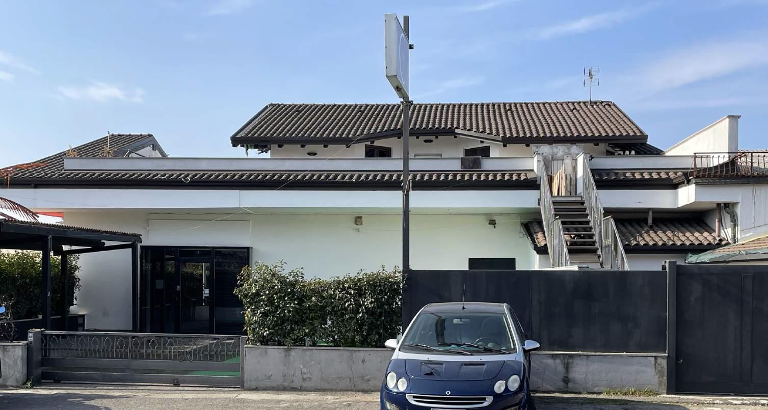 immobile attivita commerciale all'asta in Via Legnano 60 - 21054 Fagnano Olona (VA) - 1