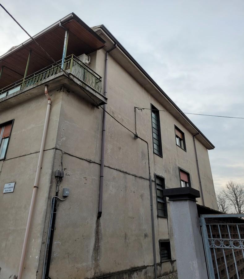 immobile appartamento all'asta in Via A Manzoni, 26, 22078 Turate CO, Italia Turate, Como - 2