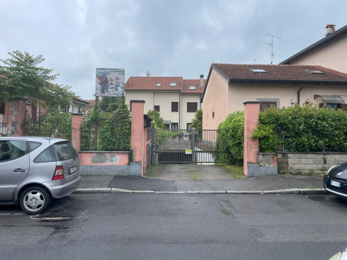 immobile garage all'asta in Via Roberto Ardigò, 34, 20900 Monza MB, Italia Monza, Monza e della Brianza - 1