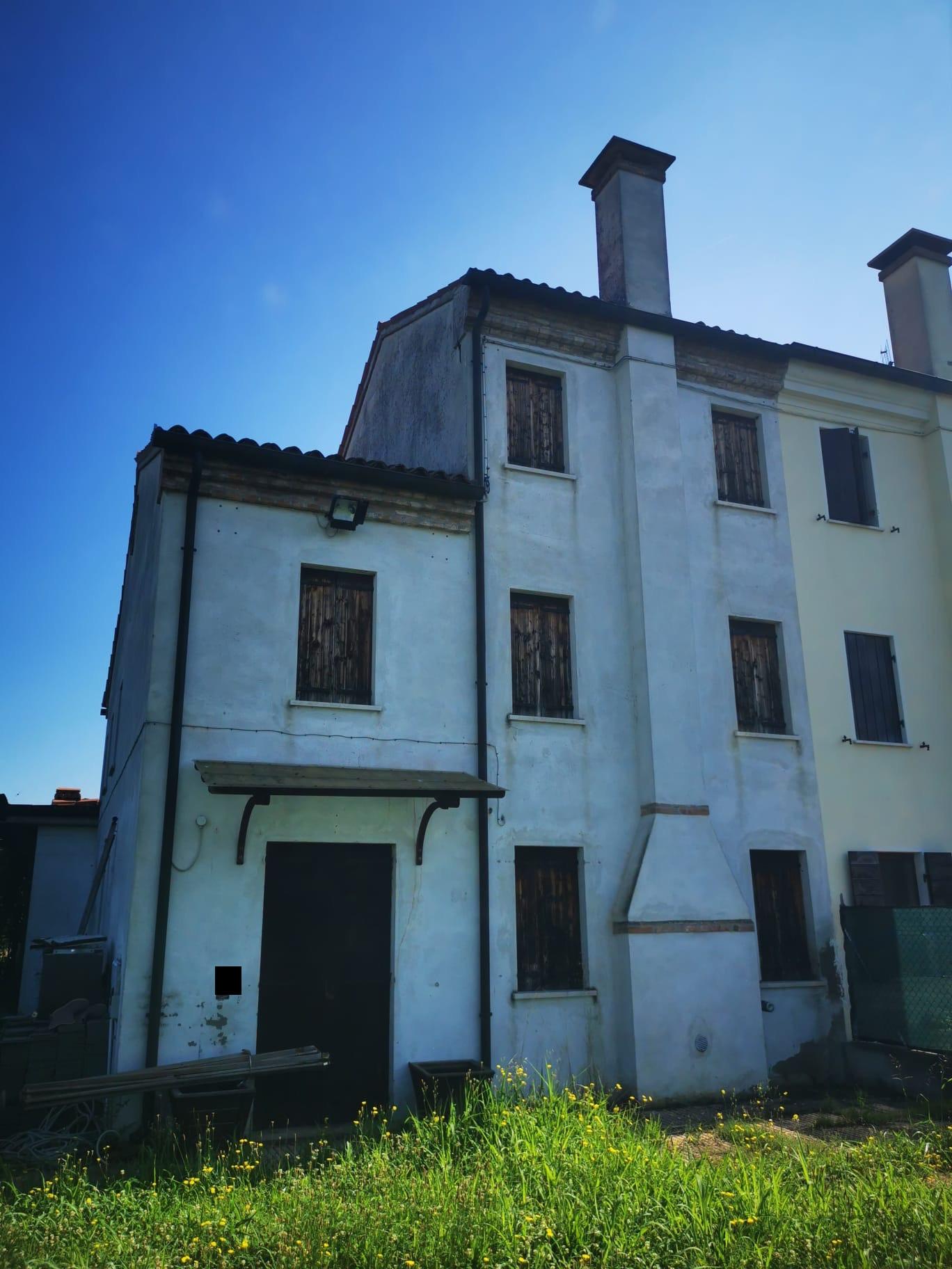 immobile appartamento all'asta in Via Maggiore, 106 e 108 - 35045 Ospedaletto Euganeo (PD) - 1