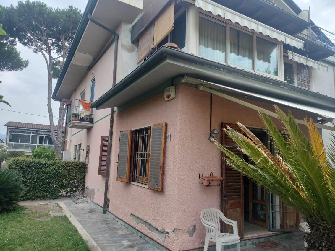 immobile appartamento all'asta in Via M Buonarroti n 82 - 55041 Camaiore (LU) - 3