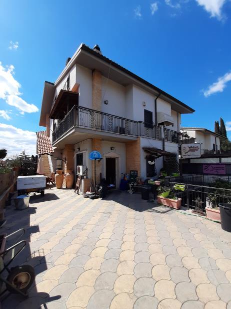 immobile appartamento all'asta in Via Enrico Fermi, 1/3 - 02032 Fara in Sabina (RI) - 2