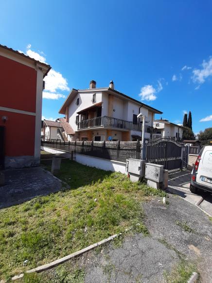 immobile appartamento all'asta in Via Enrico Fermi, 1/3 - 02032 Fara in Sabina (RI) - 3