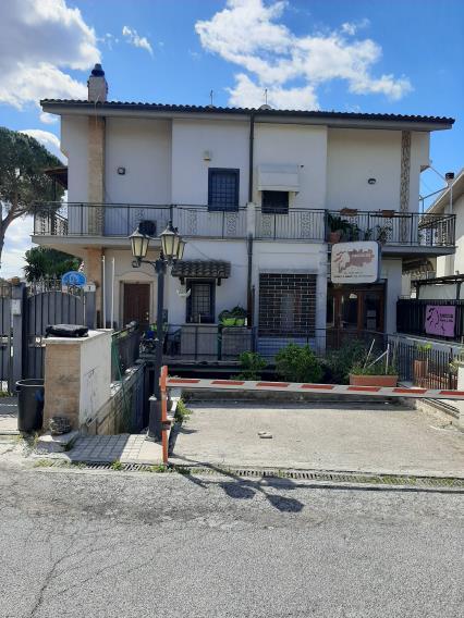 immobile appartamento all'asta in Via Enrico Fermi, 1/3 - 02032 Fara in Sabina (RI) - 5