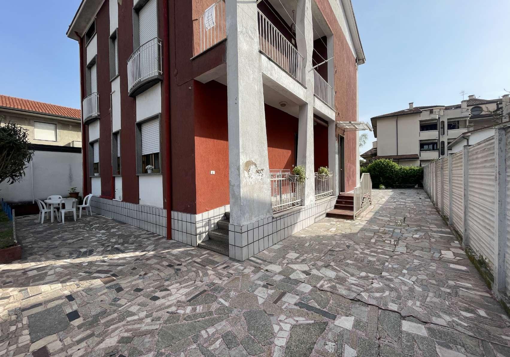 immobile appartamento all'asta in Via MASSIMO D'AZEGLIO 9 - 20035 Lissone (MB) - 4