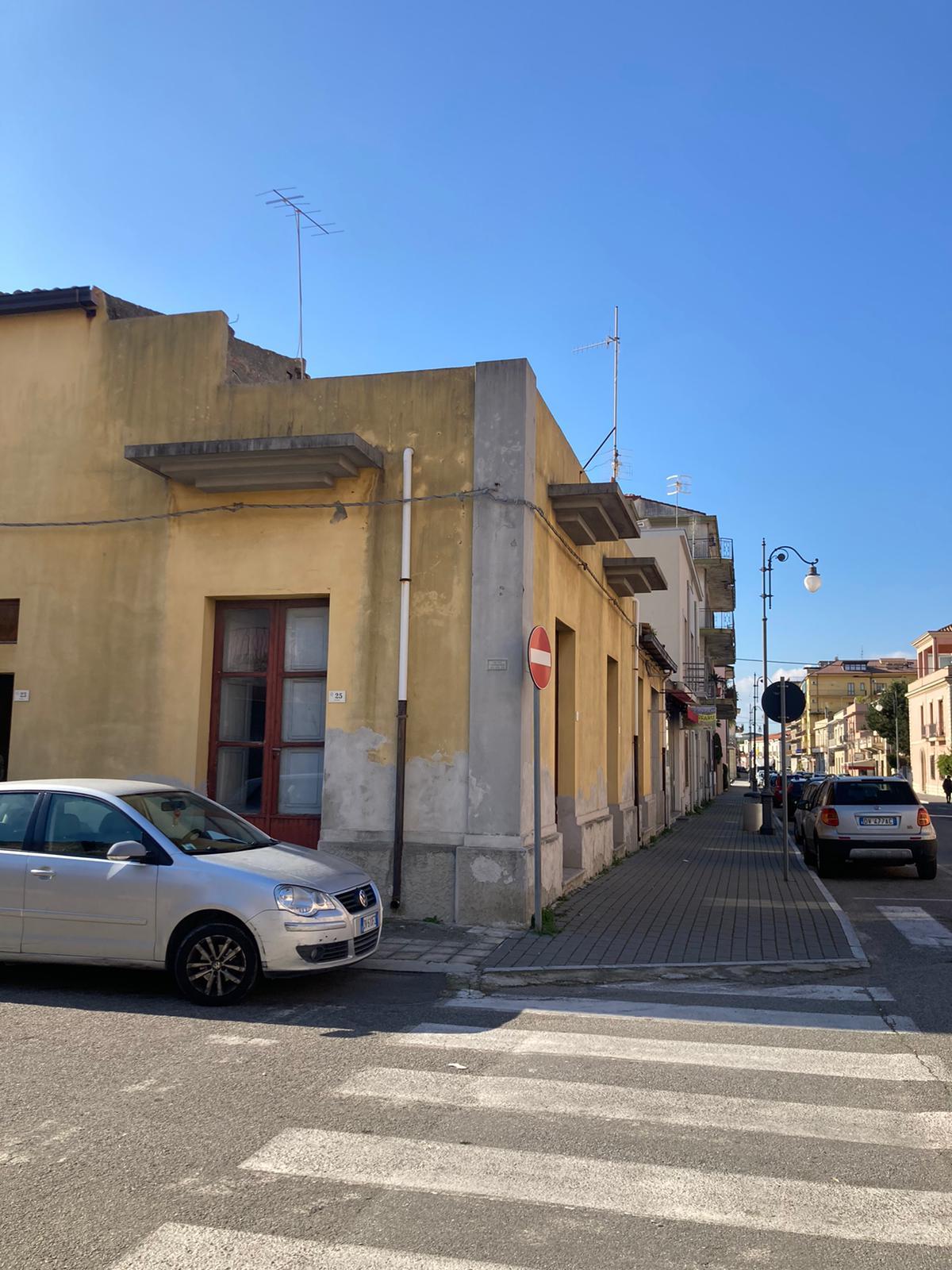 immobile appartamento all'asta in Via I Maggio nn 3 e 5 - 89044 Locri (RC) - 3