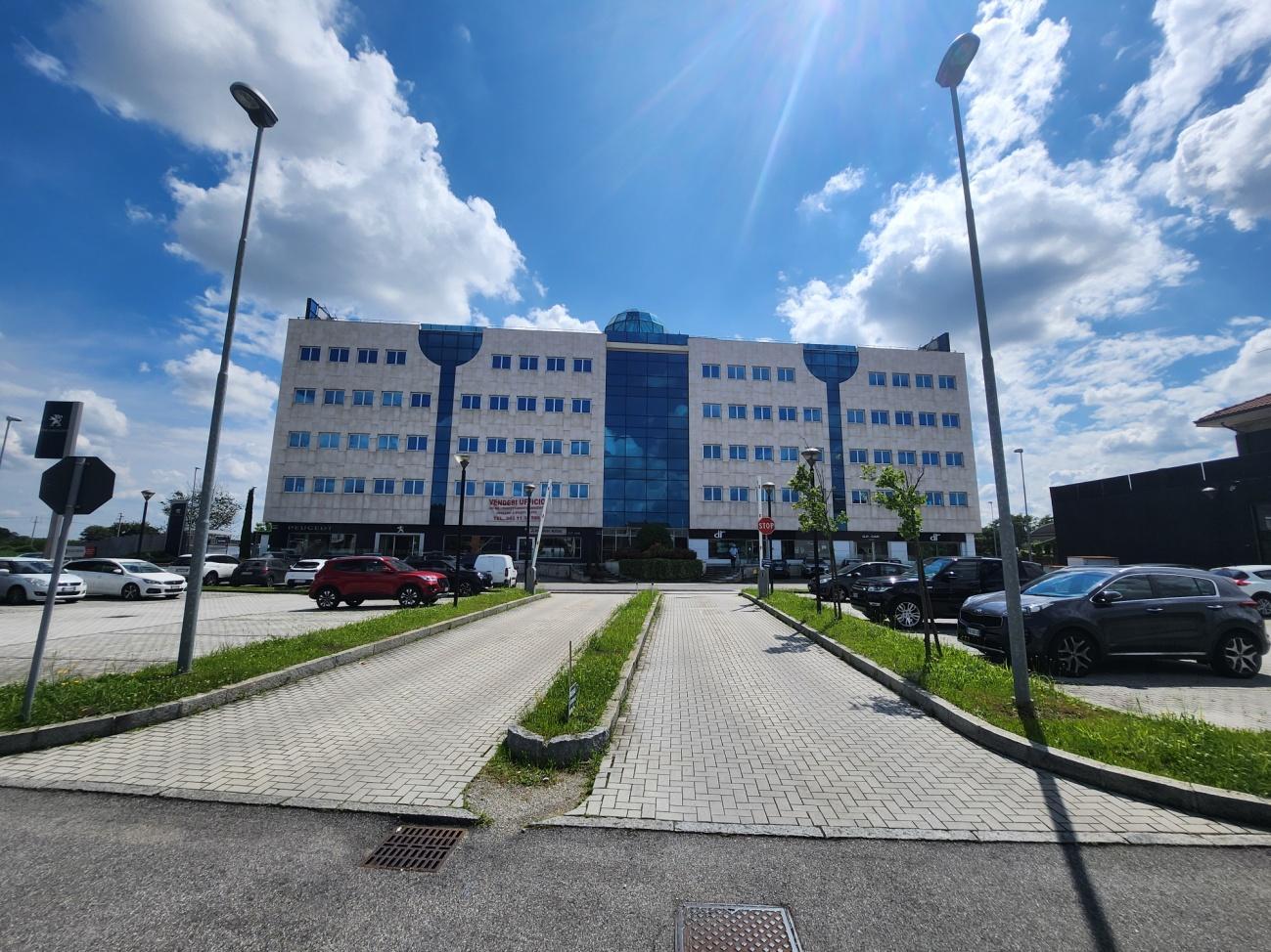 immobile ufficio all'asta in Strada SP 13 MONZA MELZO 70 - 20049 Concorezzo (MB) - 1