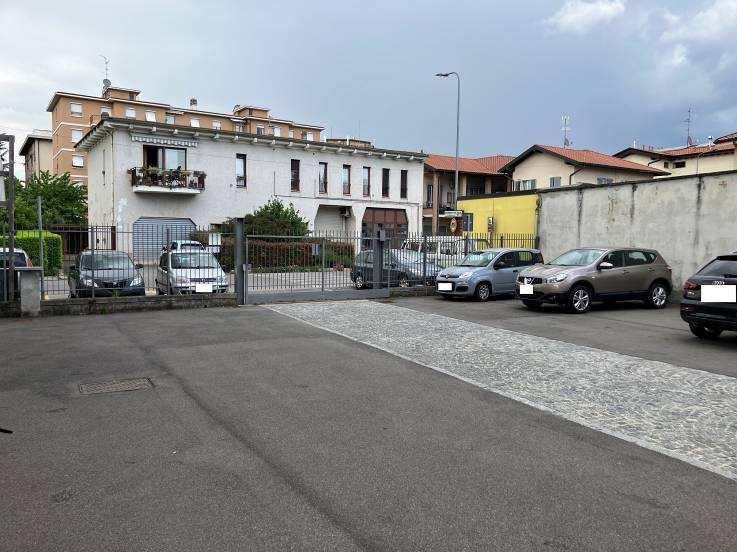 immobile attivita commerciale all'asta in Via Via Volta 29 - 20040 Carnate (MB) - 1