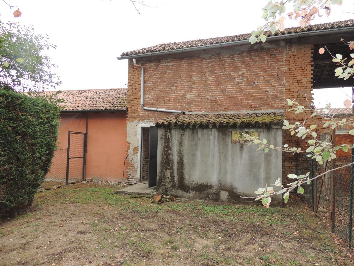 immobile magazzino all'asta in Via Aldo Marzani 2 - 27030 Gambarana (PV) - 2