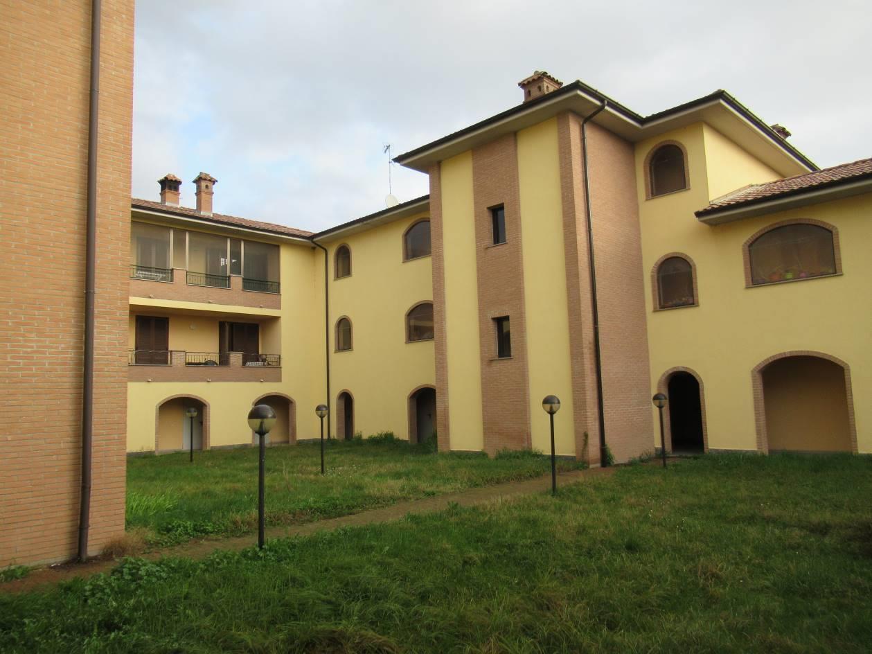 immobile appartamento all'asta in Piazza Monsignor Domenico Senna - nel complesso condominiale Borgo Le Valli  5 - 27020 Battuda (PV) - 1