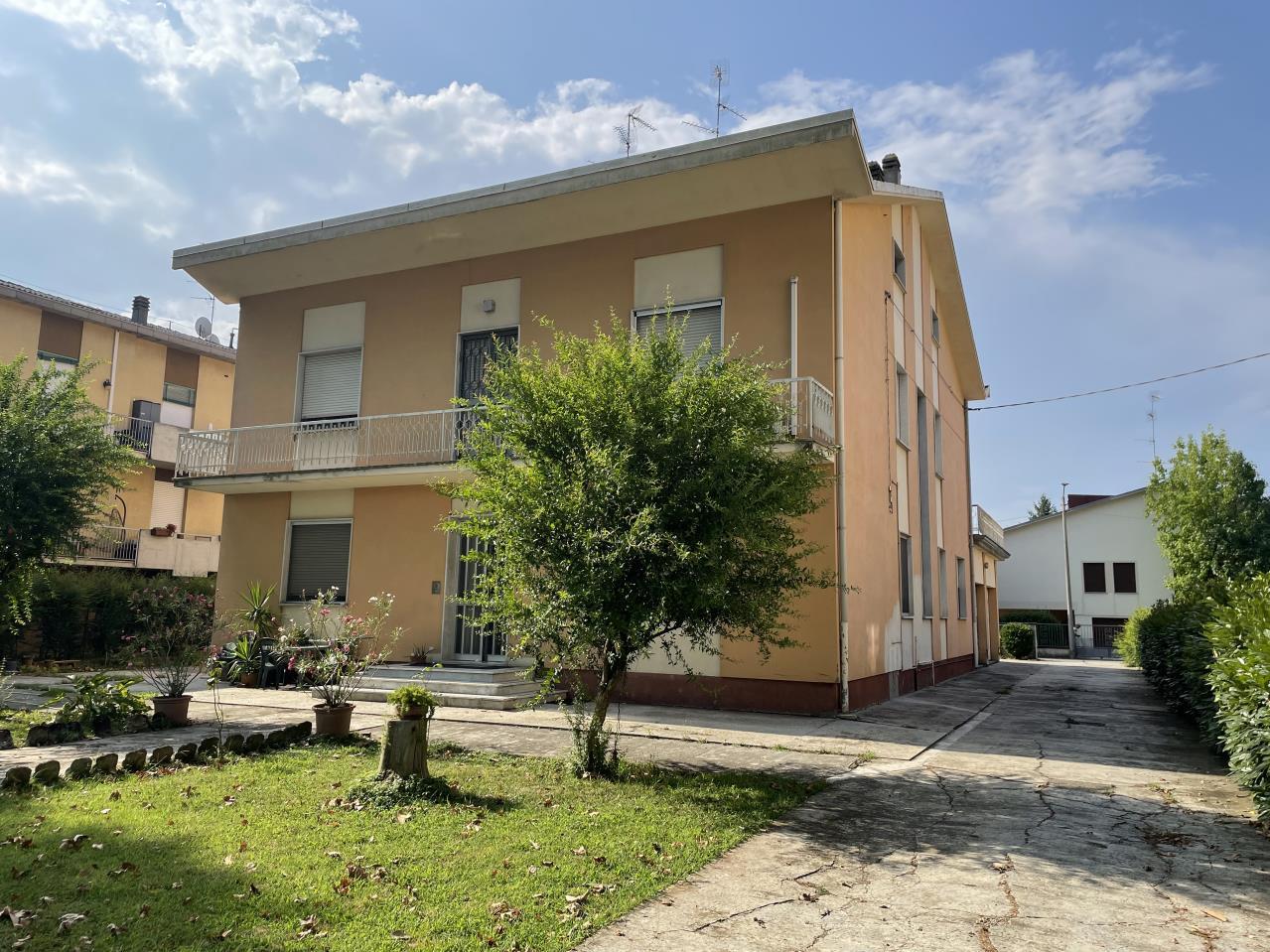 immobile villa all'asta in Viale Antonio Gramsci, 8, 41037 Mirandola MO, Italia Mirandola, Modena - 3