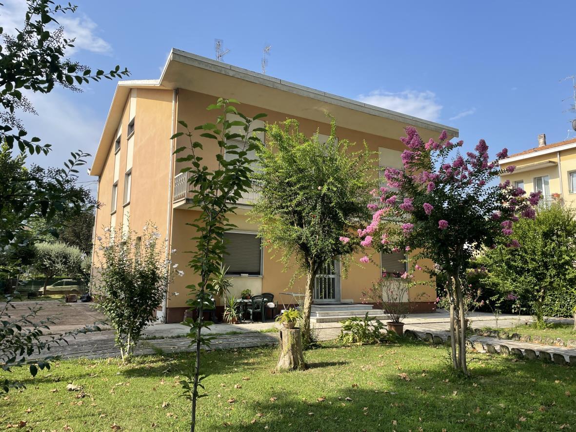 immobile villa all'asta in Viale Antonio Gramsci, 8, 41037 Mirandola MO, Italia Mirandola, Modena - 5