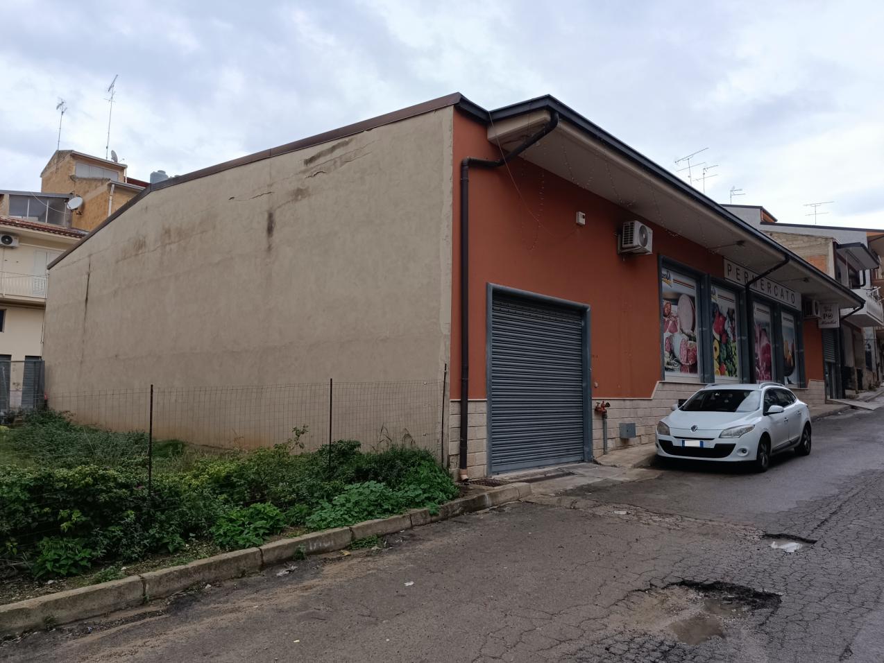 immobile negozio all'asta in Via Arno, 26/b - 94012 Barrafranca (EN) - 2