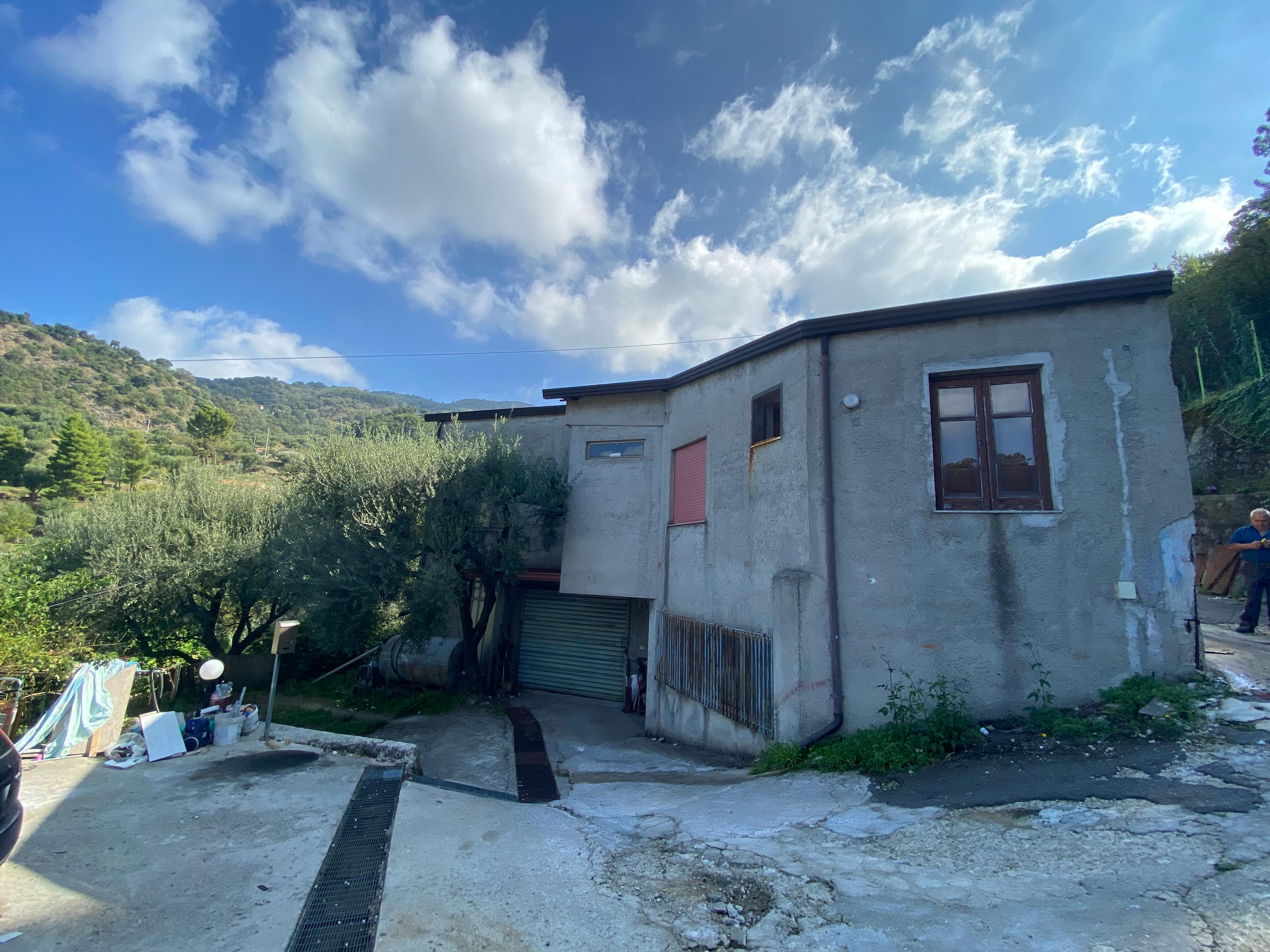 immobile attivita commerciale all'asta in Contrada Scarapulli, 5, 98060 Sant'Angelo di Brolo ME, Italia Sant'Angelo Di Brolo, Messina - 1
