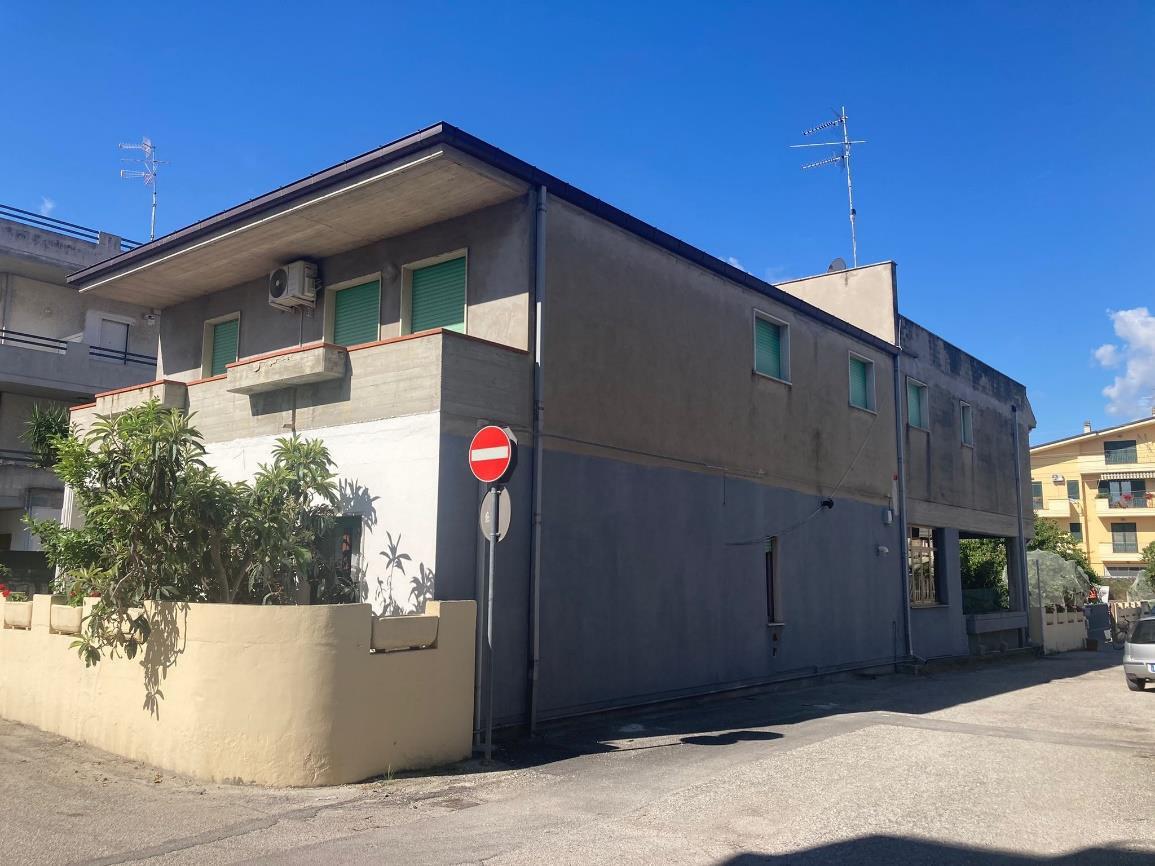 immobile appartamento all'asta in Via Ignazio Silone, 64018 Tortoreto Lido TE, Italia - Tortoreto (TE) - 3