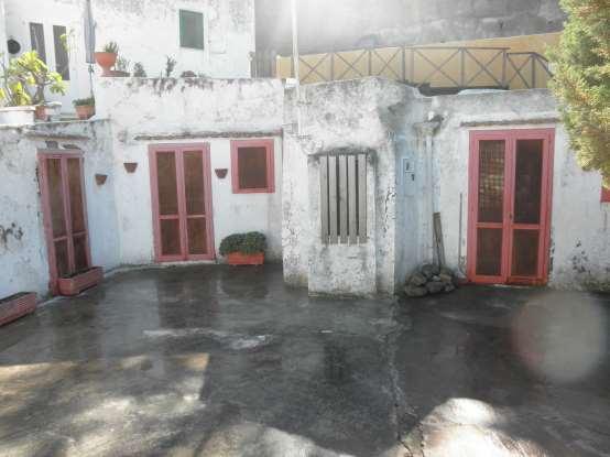 immobile appartamento all'asta in Via Acconciatora - Ponza (LT) - 2