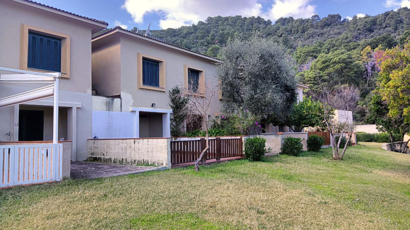 immobile villa all'asta in Località Pugnochiuso, snc - 71019 Vieste (FG) - 1