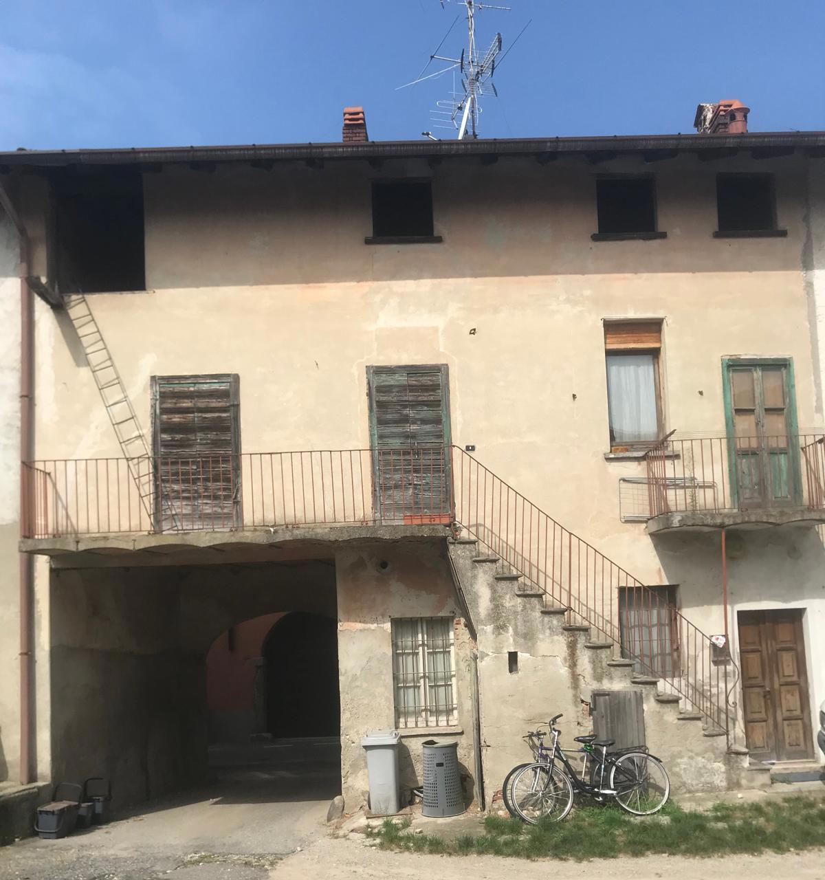 immobile appartamento all'asta in Via Trieste 1 - 21040 Sumirago (VA) - 1