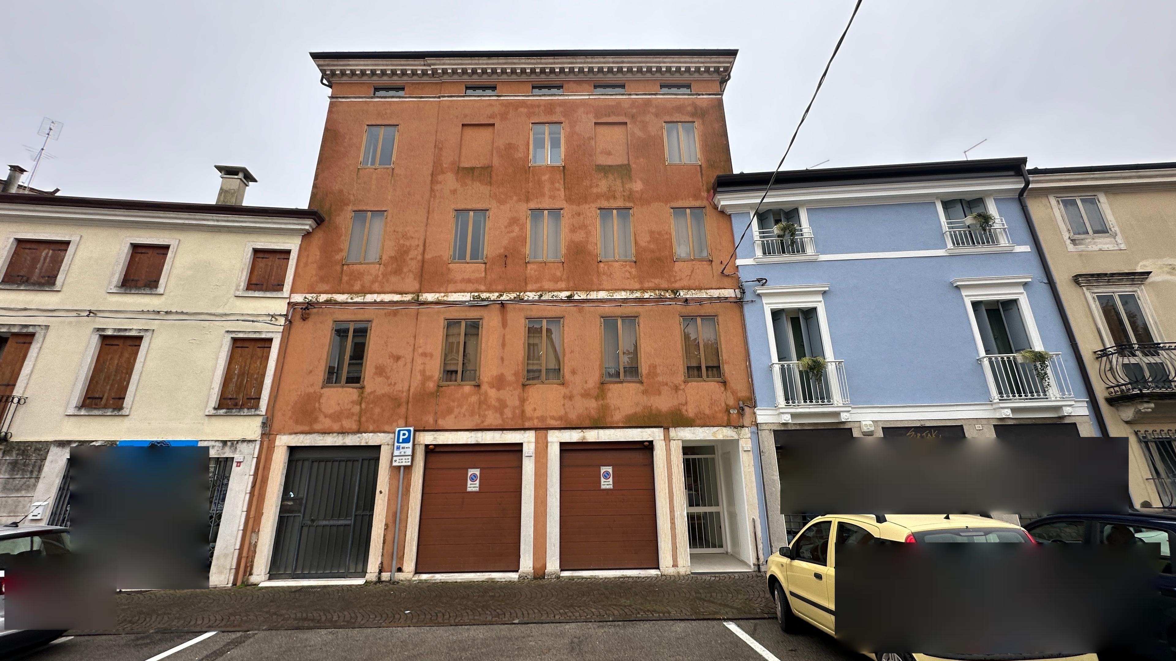 immobile appartamento all'asta in Via Giulio Pontedera 11 - 36045 Lonigo (VI) - 1