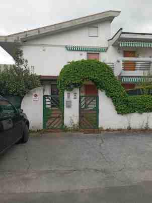 immobile appartamento all'asta in Ronchi, via Stradella - 54100 Massa (MS) - 2