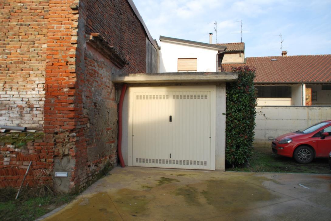 immobile garage all'asta in Via Regina della Scala snc - 26029 Soncino (CR) - 1