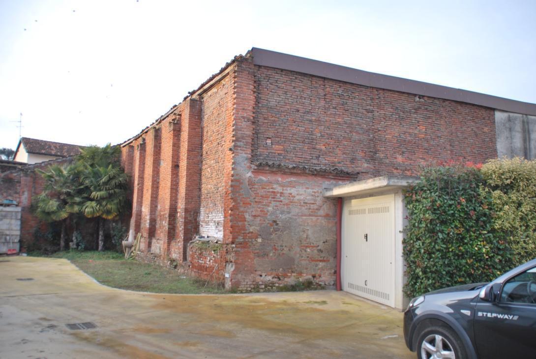 immobile garage all'asta in Via Regina della Scala snc - 26029 Soncino (CR) - 2