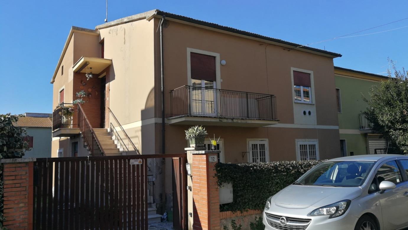 immobile appartamento all'asta in Via Martiri della Resistenza 12 - 02032 Fara in Sabina (RI) - 1