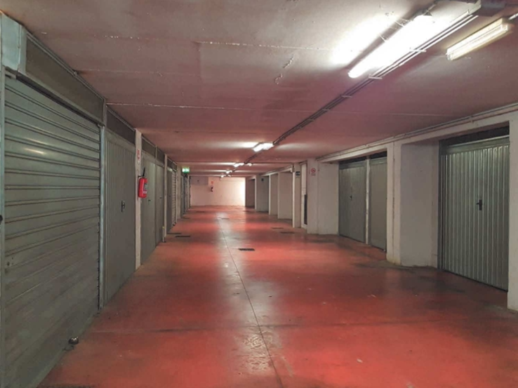 immobile garage all'asta in Viale Cesco Baseggio - 00139 Roma (RM) - 1