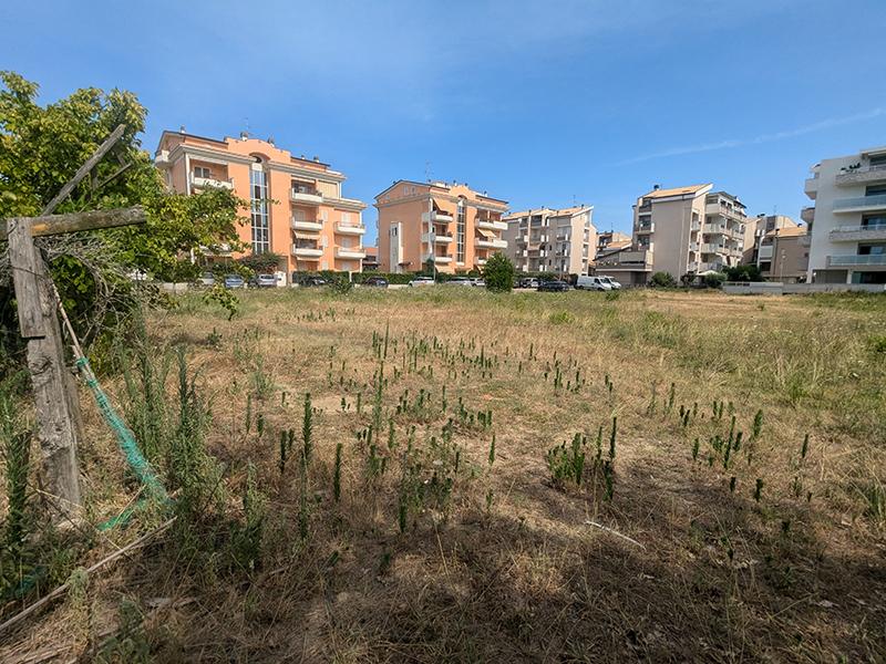 immobile terreno all'asta in Via IV Novembre - 64018 Tortoreto (TE) - 1