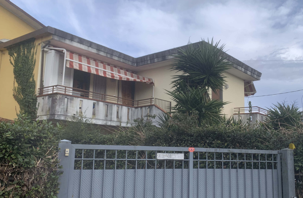 immobile appartamento all'asta in Villette, Via Madonna del Golfo, 1 - 54100 Massa (MS) - 1