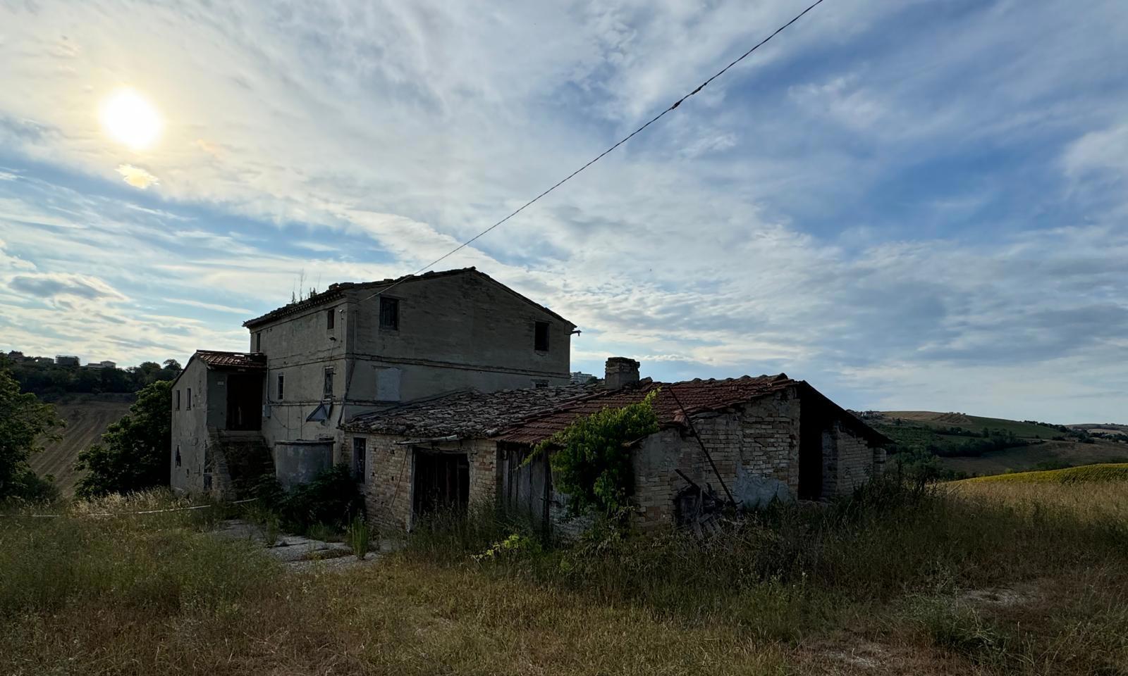 immobile casa singola all'asta in Contrada Miciangelo snc - 63010 Monte San Pietrangeli (FM) - 4