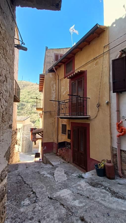 immobile casa singola all'asta in Salita Passo dell 'Orto, 4, 90023 Ciminna PA, Italia Ciminna, Palermo - 2