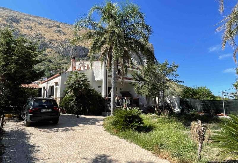 immobile villa all'asta in Via Liegi, 17, 90044 Carini PA, Italia Carini, Palermo - 1