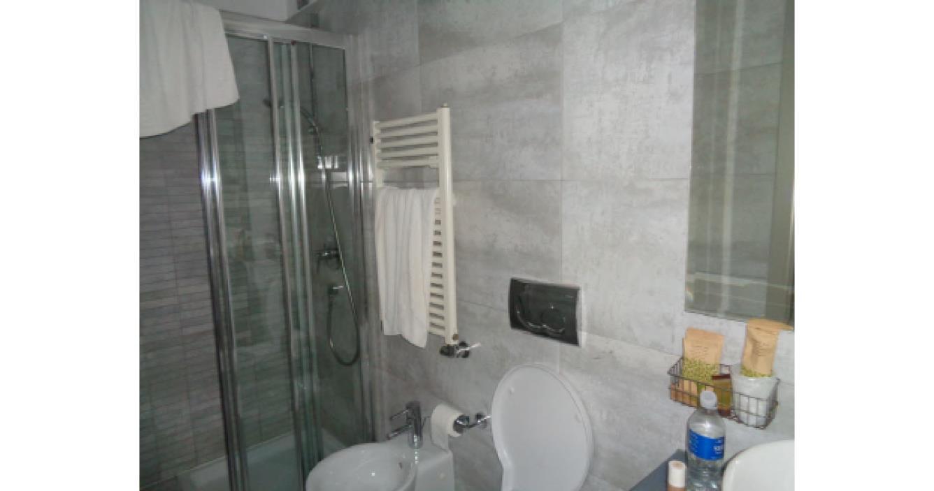 immobile hotel - albergo all'asta in Piazza Matteotti 1 - 22100 Como (CO) - 5