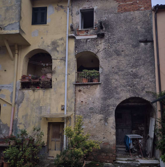 immobile appartamento all'asta in Fossola, Via Montebello, 35 - 54033 Carrara (MS) - 1