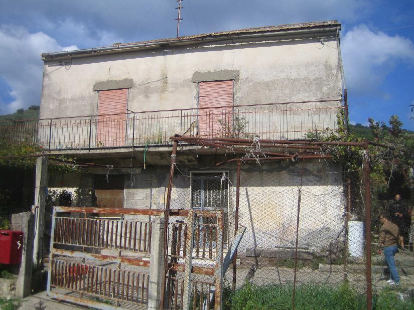 immobile casa singola all'asta in VIA SAN MARTINO - 04025 Lenola (LT) - 1